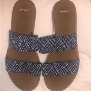 s a n u k  s a n d a l s